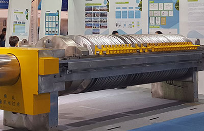 選擇不銹鋼板框式壓濾機(jī)，應(yīng)考慮以下幾個(gè)方面