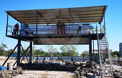 安裝污泥壓濾機后，須首先檢查設備并進行調試