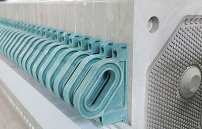 污泥廂式壓濾機(jī)濾布裁剪和安裝示意圖