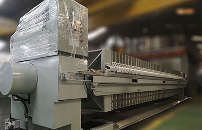 污水處理中板框壓濾機(jī)系統(tǒng)的工作過(guò)程