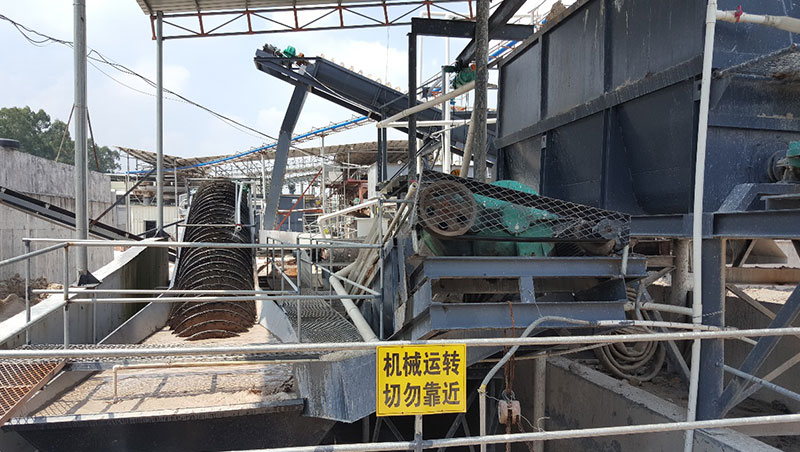 廂式污泥壓濾機(jī)設(shè)備:處理能力不錯(cuò)價(jià)格合適