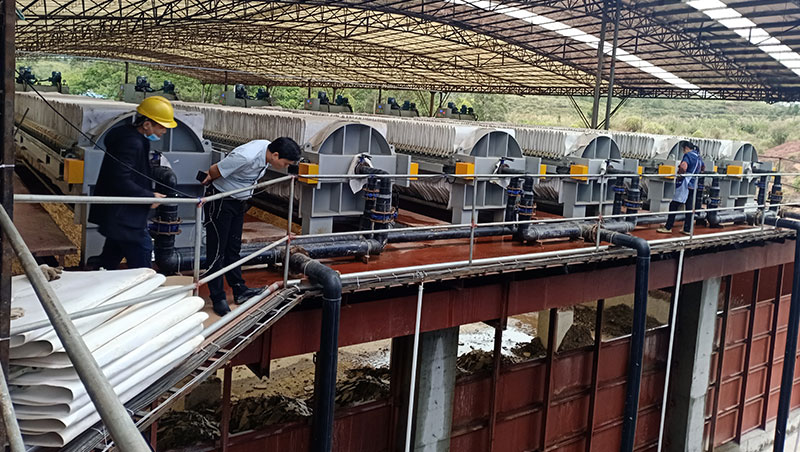 廂式壓濾機(jī)濾板上下斜板是什么原因 廂式壓濾機(jī)濾板上下斜板是什么原因